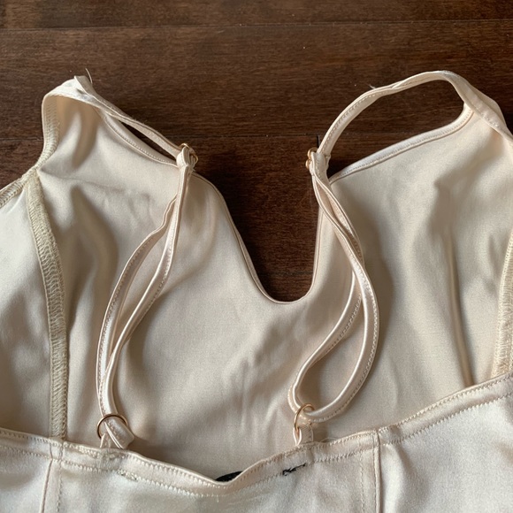 Urban Outfitters Mi Amor Notched Bodysuit - Picture 8 of 10